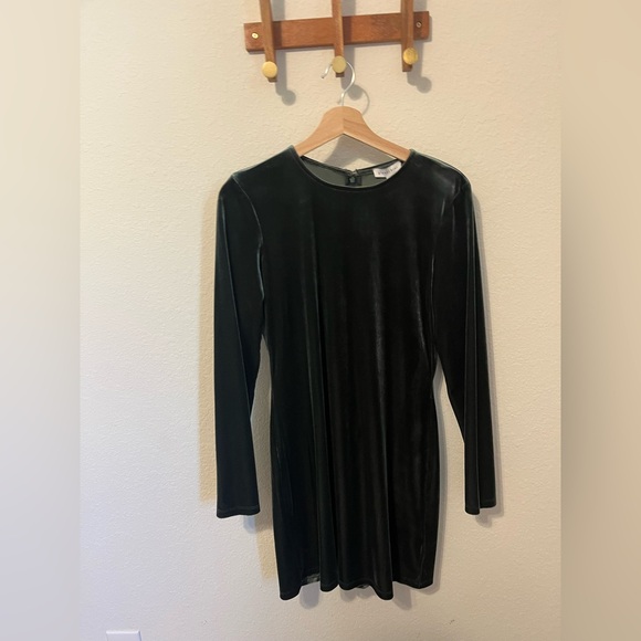 Gianni Bini Pam Velvet Mini Dress in Hunt Green Size Medium - Picture 3 of 7